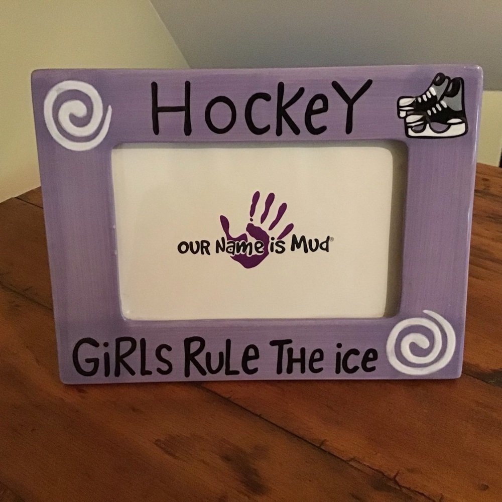 💕2/$20 Girls Porcelain Hockey Frame 4”x6”
